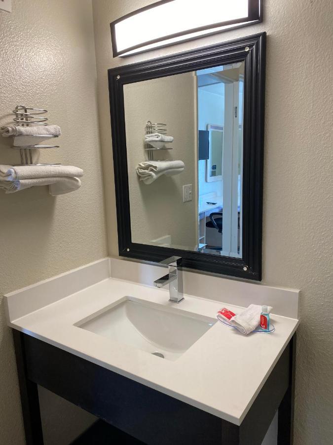 Econo Lodge Stockton Near I-5 Fairgrounds Buitenkant foto